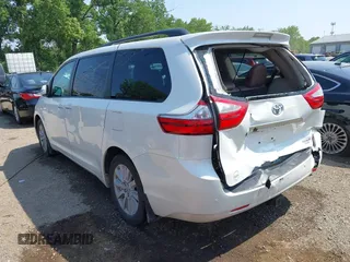 2017 Toyota Sienna XLE z VIN 5TDDZ3DC5HS150577, wystawiony jako IAAI lot #42431875 z przebiegiem 108 275 mil mil oraz . Historia ofert i sprzedaży dostępna na DreamBid. Obrazek 6.