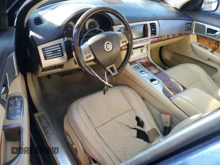 2010 Jaguar XF Premium Luxury z VIN SAJWA0GB7ALR57211, wystawiony jako Copart lot #44635815 z przebiegiem 204 428 mil mil oraz Szkoda całkowita • Salvage title. Historia ofert i sprzedaży dostępna na DreamBid. Obrazek 8.