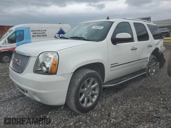 2013 GMC Yukon Denali with VIN 1GKS1EEF2DR279005, listed as a Copart auction lot 70446104 with 209,564 mi miles and Salvage Title. Bid and sale history available at carsss.com. Image 1.