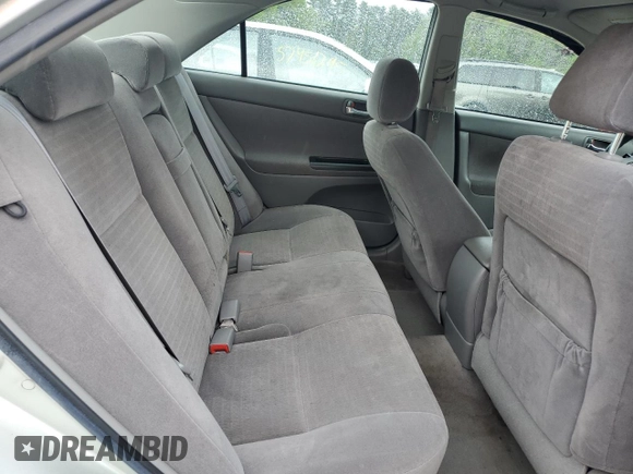 2006 Toyota Camry STD z VIN JTDBE32K563064598, wystawiony jako Copart lot #57246285 z przebiegiem 112 093 mil mil oraz Czysty tytuł • Clean title. Historia ofert i sprzedaży dostępna na DreamBid. Obrazek 10.