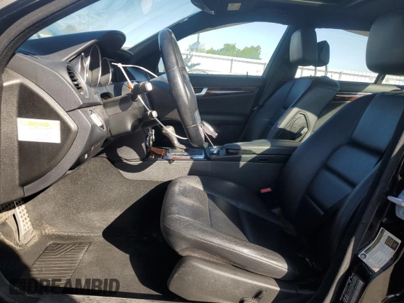 2013 Mercedes-Benz C 300 Sport z VIN WDDGF8AB7DR245588, wystawiony jako Copart lot #58091295 z przebiegiem 90 242 mil mil oraz Szkoda całkowita • Salvage title. Historia ofert i sprzedaży dostępna na DreamBid. Obrazek 7.