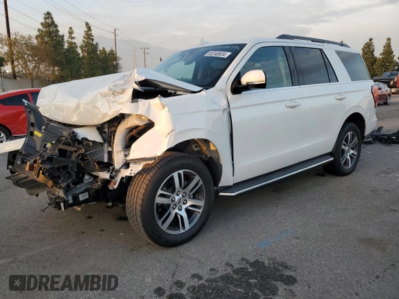 2023 Ford Expedition XLT with VIN 1FMJU1H82PEA63411, listed as a Copart auction lot 83248934 with 17,603 mi miles and Salvage Title. Bid and sale history available at carsss.com. Image 1.