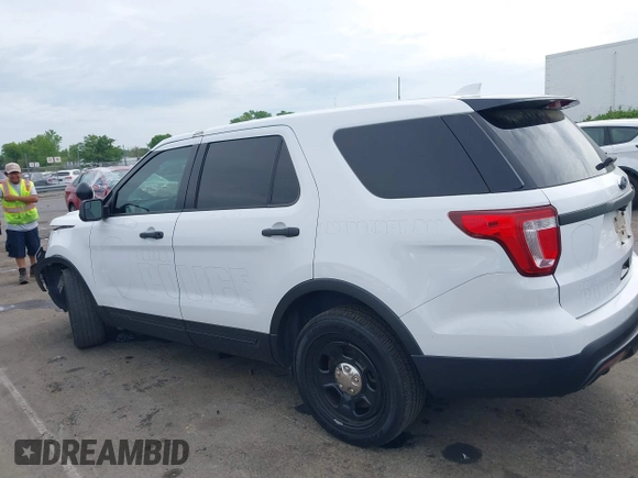 2017 Ford Police Interceptor Utility z VIN 1FM5K8AR2HGA94294, wystawiony jako IAAI lot #42091686 z przebiegiem 155 422 mil mil oraz . Historia ofert i sprzedaży dostępna na DreamBid. Obrazek 14.