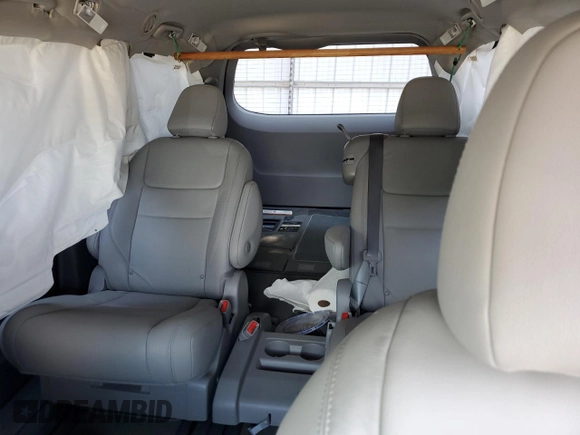 2018 Toyota Sienna XLE Auto Access Seat с VIN 5TDYZ3DC7JS905865, выставлен на аукционе Copart как лот 62263995 с пробегом Не указан миль и Списание • Salvage title. История ставок и продаж доступна на DreamBid. Изображение 10.