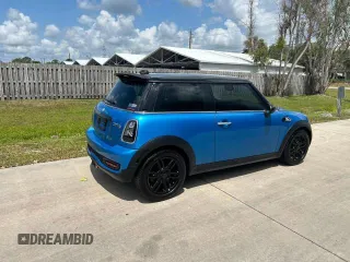 2012 MINI Hardtop S with VIN WMWSV3C57CTY27965, listed as a Copart auction lot 58686275 with 227,175 mi miles and Clean title. Bid and sale history available at DreamBid. Image 4.