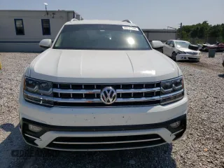 2018 Volkswagen Atlas SE z VIN 1V2PR2CA1JC570706, wystawiony jako Copart lot #68623484 z przebiegiem 136 747 mil mil oraz Szkoda całkowita • Salvage title. Historia ofert i sprzedaży dostępna na DreamBid. Obrazek 5.