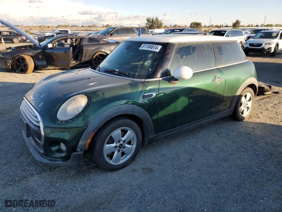 2015 MINI Cooper Hardtop with VIN WMWXM5C51F3A96705, listed as a Copart auction lot 81184614 with NaN miles and Clean Title. Bid and sale history available at carsss.com. Image 1.