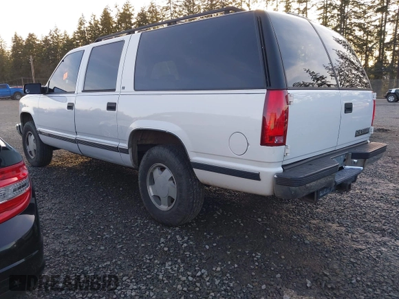 1997 Chevrolet Suburban with VIN 3GNFK16RXVG102805, listed as a IAAI auction lot 41559415 with 1 mi miles. Bid and sale history available at carsss.com. Image 3.