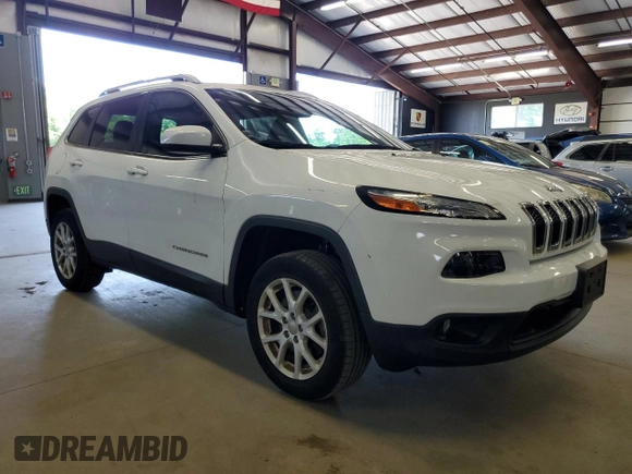 2017 Jeep Cherokee Latitude with VIN 1C4PJLCB9HW667975, listed as a Copart auction lot 62476195 with 189,332 mi miles and Clean title. Bid and sale history available at DreamBid. Image 4.