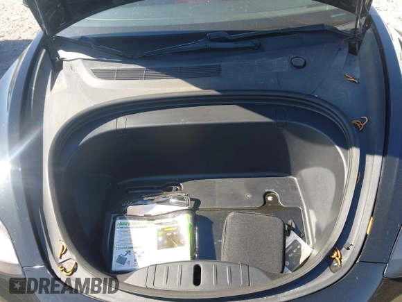 2018 Tesla Model 3 Long Range Battery z VIN 5YJ3E1EA9JF123109, wystawiony jako IAAI lot #42038158 z przebiegiem 133 361 mil mil oraz . Historia ofert i sprzedaży dostępna na DreamBid. Obrazek 10.
