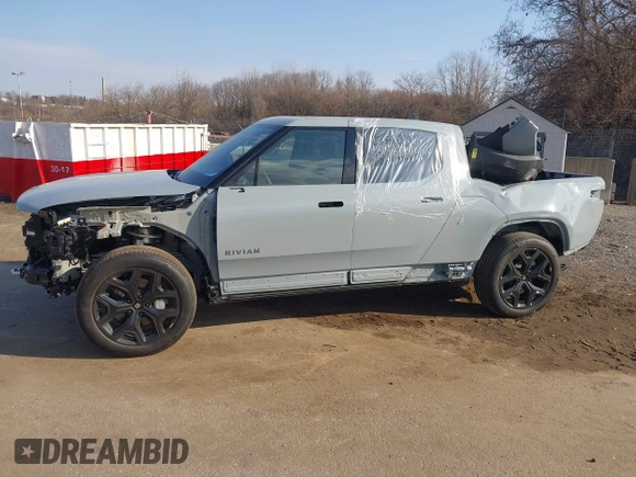 2025 Rivian R1T Adventure z VIN 7FCTGBAAXSN035740, wystawiony jako IAAI lot #41728515 z przebiegiem 3 773 mil mil oraz . Historia ofert i sprzedaży dostępna na DreamBid. Obrazek 15.