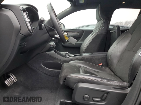2021 Volvo XC40 z VIN YV4ED3UR3M2609918, wystawiony jako Copart lot #84349024 z przebiegiem 32 934 mil mil oraz Czysty tytuł • Clean title. Historia ofert i sprzedaży dostępna na DreamBid. Obrazek 7.