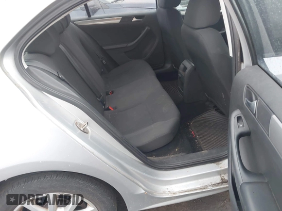 2015 Volkswagen Jetta SE с VIN 3VWD17AJ2FM354359, выставлен на аукционе IAAI как лот 41665595 с пробегом 155 748 миль миль и . История ставок и продаж доступна на DreamBid. Изображение 8.