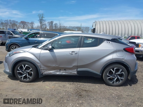 2018 Toyota C-HR XLE z VIN NMTKHMBX5JR046679, wystawiony jako IAAI lot #42068046 z przebiegiem 166 297 mil mil oraz . Historia ofert i sprzedaży dostępna na DreamBid. Obrazek 14.