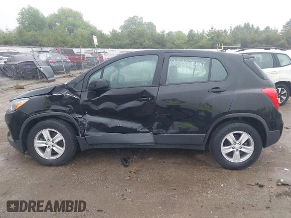 2020 Chevrolet Trax LS with VIN 3GNCJKSB8LL125797, listed as a IAAI auction lot 42302904 with 35,103 mi miles and . Bid and sale history available at DreamBid. Image 14.