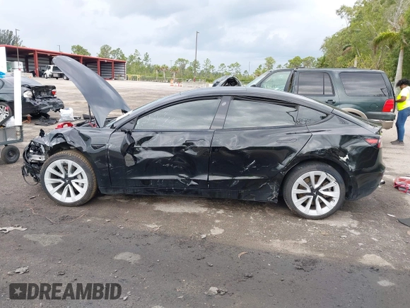 2023 Tesla Model 3 z VIN 5YJ3E1EA4PF433466, wystawiony jako IAAI lot #42249247 z przebiegiem 39 808 mil mil oraz . Historia ofert i sprzedaży dostępna na DreamBid. Obrazek 15.