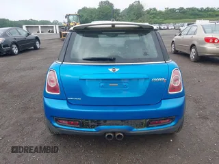 2011 MINI Hardtop S with VIN WMWSV3C52BTY13289, listed as a IAAI auction lot 42648086 with Not provided miles and . Bid and sale history available at DreamBid. Image 16.