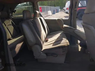2002 Dodge Caravan SE with VIN 1B8GP25352B679162, listed as a IAAI auction lot 42031385 with 200,823 mi miles and . Bid and sale history available at carsss.com. Image 8.