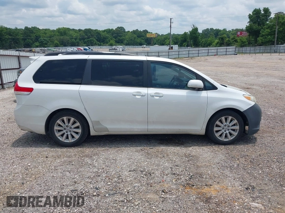 2012 Toyota Sienna XLE AAS z VIN 5TDYK3DC3CS186962, wystawiony jako IAAI lot #42325047 z przebiegiem Nie podano mil oraz . Historia ofert i sprzedaży dostępna na DreamBid. Obrazek 13.