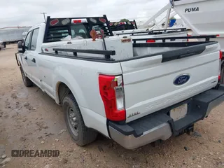 2019 Ford F-250 XL with VIN 1FT7W2A62KEC45366, listed as a IAAI auction lot 42549198 with 111,729 mi miles and . Bid and sale history available at DreamBid. Image 3.
