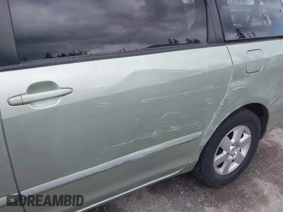 2007 Toyota Sienna CE with VIN 5TDZK23C37S024805, listed as a IAAI auction lot 41830473 with 176,629 mi miles. Bid and sale history available at carsss.com. Image 16.