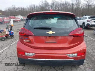 2020 Chevrolet Bolt EV LT z VIN 1G1FY6S02L4126725, wystawiony jako IAAI lot #41247846 z przebiegiem 13 882 mil mil oraz . Historia ofert i sprzedaży dostępna na DreamBid. Obrazek 16.