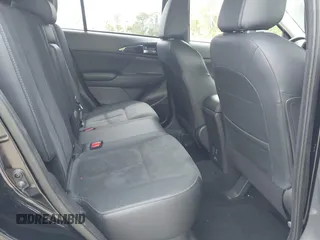 2023 Mitsubishi Eclipse Cross SE z VIN JA4ATWAA4PZ023125, wystawiony jako IAAI lot #42098853 z przebiegiem 15 511 mil mil oraz . Historia ofert i sprzedaży dostępna na DreamBid. Obrazek 8.