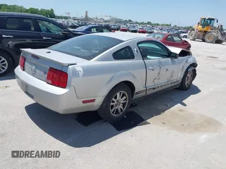 2007 Ford Mustang Deluxe z VIN 1ZVFT80N275244240, wystawiony jako IAAI lot #42279817 z przebiegiem 204 840 mil mil oraz . Historia ofert i sprzedaży dostępna na DreamBid. Obrazek 4.