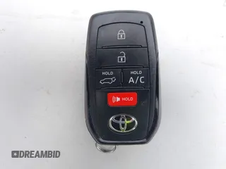 2024 Toyota bZ4X XLE z VIN JTMABACA9RA064702, wystawiony jako IAAI lot #42064771 z przebiegiem 9689 mil mil oraz . Historia ofert i sprzedaży dostępna na DreamBid. Obrazek 11.