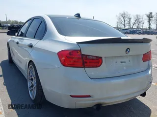 2012 BMW 3 Series 335i z VIN WBA3A9G54CNN67686, wystawiony jako IAAI lot #42106853 z przebiegiem 141 368 mil mil oraz . Historia ofert i sprzedaży dostępna na DreamBid. Obrazek 3.