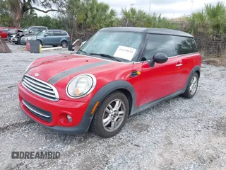 2013 MINI Clubman z VIN WMWZF3C50DT490262, wystawiony jako IAAI lot #41674033 z przebiegiem 194 622 mil mil oraz . Historia ofert i sprzedaży dostępna na DreamBid. Obrazek 2.