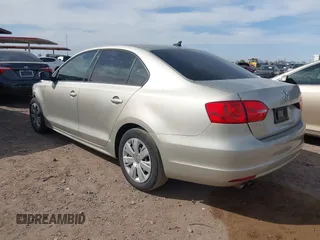 2014 Volkswagen Jetta SE z VIN 3VWD17AJ8EM285174, wystawiony jako IAAI lot #42359764 z przebiegiem 122 296 mil mil oraz . Historia ofert i sprzedaży dostępna na DreamBid. Obrazek 3.