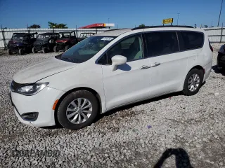 2017 Chrysler Pacifica Touring L z VIN 2C4RC1BG6HR702565, wystawiony jako Copart lot #57000755 z przebiegiem 226 178 mil mil oraz Czysty tytuł • Clean title. Historia ofert i sprzedaży dostępna na DreamBid. Obrazek 1.