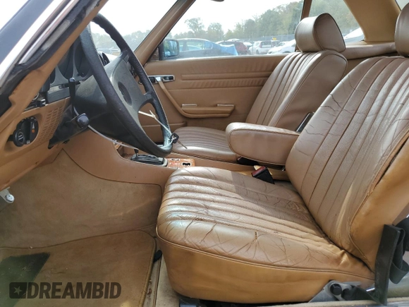 1982 Mercedes-Benz 380 SL z VIN WDBBA45AXCB013425, wystawiony jako Copart lot #74098484 z przebiegiem 145 140 mil mil oraz Szkoda całkowita • Salvage title. Historia ofert i sprzedaży dostępna na DreamBid. Obrazek 7.
