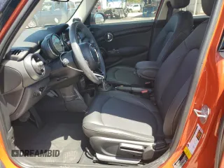 2020 MINI Hardtop 4 Door Cooper z VIN WMWXU7C01L2L63159, wystawiony jako Copart lot #51349325 z przebiegiem 16 905 mil mil oraz Szkody całkowita. Historia ofert i sprzedaży dostępna na DreamBid. Obrazek 7.