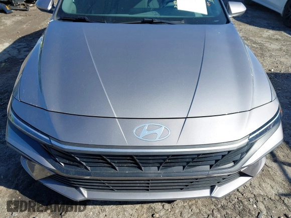 2024 Hyundai Elantra SEL z VIN KMHLM4DG8RU659817, wystawiony jako IAAI lot #41875167 z przebiegiem 31 674 mil mil oraz . Historia ofert i sprzedaży dostępna na DreamBid. Obrazek 12.
