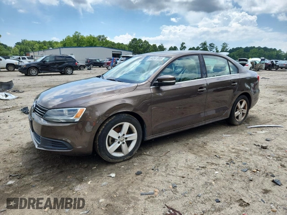 2014 Volkswagen Jetta TDI w/Premium with VIN 3VW3L7AJ9EM303218, listed as a Copart auction lot 64261985 with 187,371 mi miles and Clean title. Bid and sale history available at DreamBid. Image 1.