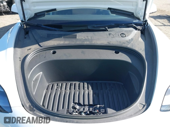 2023 Tesla Model 3 z VIN 5YJ3E1EA2PF410378, wystawiony jako IAAI lot #42265294 z przebiegiem 16 000 mil mil oraz . Historia ofert i sprzedaży dostępna na DreamBid. Obrazek 10.