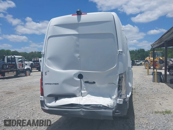2021 Mercedes-Benz Sprinter Cargo with VIN W1Y4ECHY0MT073349, listed as a IAAI auction lot 39699453 with 136,101 mi miles and . Bid and sale history available at carsss.com. Image 17.