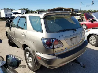 2002 Lexus RX 300 with VIN JTJHF10U920278373, listed as a Copart auction lot 81881594 with 197,501 mi miles and Salvage Title. Bid and sale history available at carsss.com. Image 2.