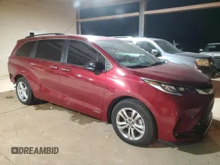 2021 Toyota Sienna XSE with VIN 5TDDSKFC4MS003737, listed as a Copart auction lot 83232334 with 63,938 mi miles and Salvage Title. Bid and sale history available at carsss.com. Image 4.