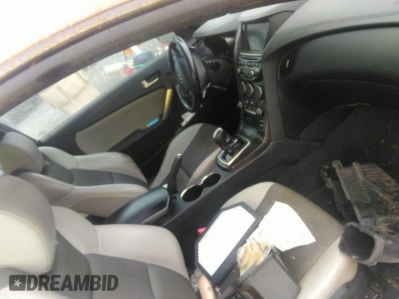 2013 Hyundai Genesis Coupe Premium z VIN KMHHT6KD5DU090317, wystawiony jako IAAI lot #42353888 z przebiegiem 156 637 mil mil oraz . Historia ofert i sprzedaży dostępna na DreamBid. Obrazek 5.