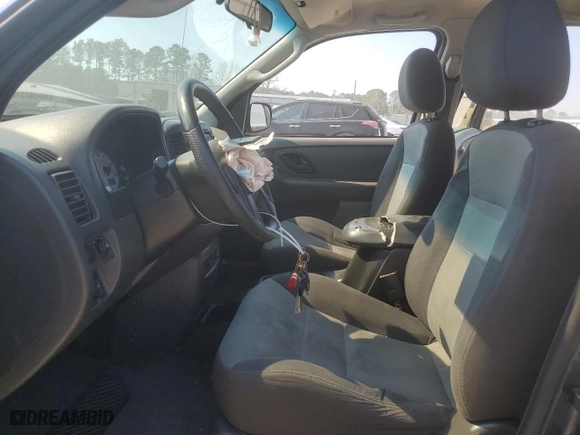 2003 Ford Escape XLS Popular with VIN 1FMYU92133KC05088, listed as a Copart auction lot 46972905 with 176,497 mi miles and Salvage Title. Bid and sale history available at carsss.com. Image 7.