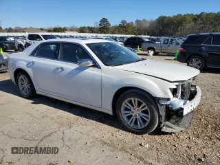 2016 Chrysler 300 with VIN 2C3CCAET1GH198305, listed as a Copart auction lot 88867505 with 101,795 mi miles and Salvage Title. Bid and sale history available at carsss.com. Image 4.