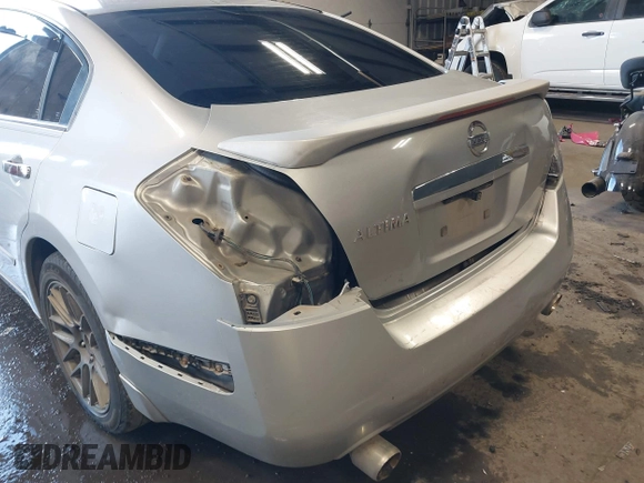 2008 Nissan Altima 2.5 with VIN 1N4AL21E88N538435, listed as a IAAI auction lot 41691649 with 230,967 mi miles. Bid and sale history available at carsss.com. Image 6.
