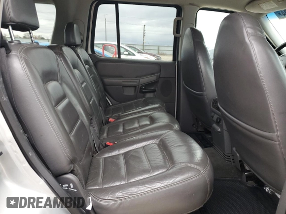 2002 Ford Explorer XLT z VIN 1FMDU63WX2UB87151, wystawiony jako Copart lot #84972404 z przebiegiem 210 571 mil mil oraz Szkoda całkowita • Salvage title. Historia ofert i sprzedaży dostępna na DreamBid. Obrazek 11.