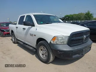 2013 Ram 1500 Express z VIN 1C6RR6KT7DS570098, wystawiony jako IAAI lot #41923572 z przebiegiem 110 011 mil mil oraz . Historia ofert i sprzedaży dostępna na DreamBid. Obrazek 1.