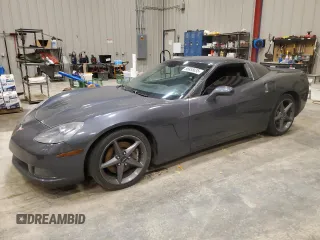 2011 Chevrolet Corvette 1LT z VIN 1G1YE2DW7B5109682, wystawiony jako Copart lot #56855635 z przebiegiem 90 693 mil mil oraz Czysty tytuł • Clean title. Historia ofert i sprzedaży dostępna na DreamBid. Obrazek 1.