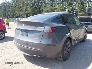 2024 Tesla Model Y Long Range with VIN 7SAYGDEE3RF177458, listed as a IAAI auction lot 42109641 with 7,890 mi miles. Bid and sale history available at carsss.com. Image 4.