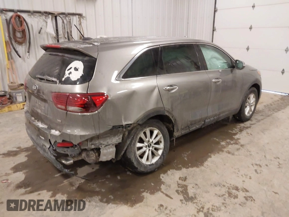 2019 Kia Sorento LX with VIN 5XYPG4A36KG498664, listed as a IAAI auction lot 41609272 with 172,042 mi miles. Bid and sale history available at carsss.com. Image 4.